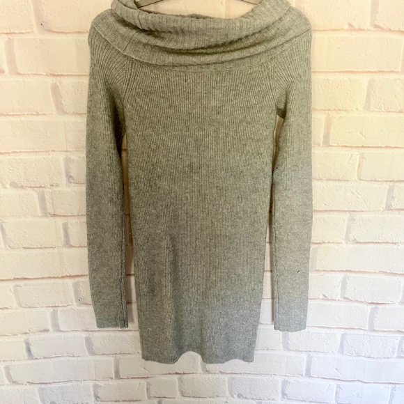 WILDFOX Gray Knit Sweater Dress. Size Small - Picture 2 of 9